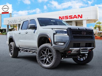 New 2025 Nissan Frontier PRO-4X w/ Pro Convenience Package