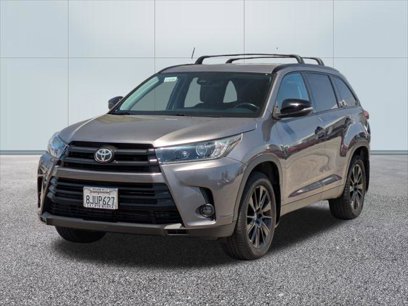 Used 2019 Toyota Highlander SE
