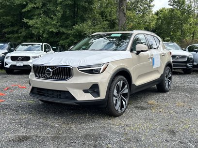 New 2025 Volvo XC40 B5 Plus w/ Protection Package Premier