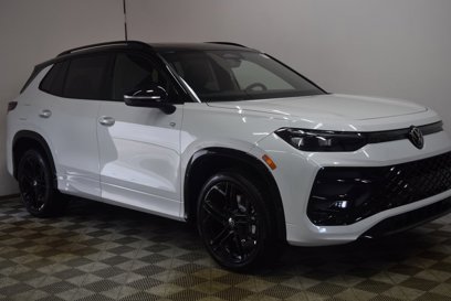 New 2025 Volkswagen Tiguan SE R-Line
