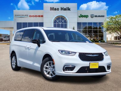 New 2025 Chrysler Pacifica Select