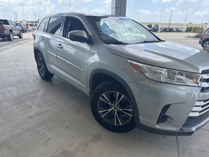 Used 2017 Toyota Highlander LE