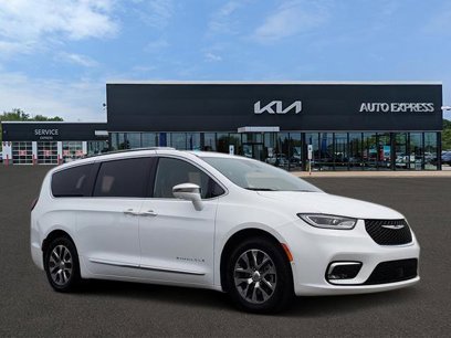 Used 2024 Chrysler Pacifica Pinnacle