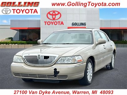 Used 2005 Lincoln Town Car Signature