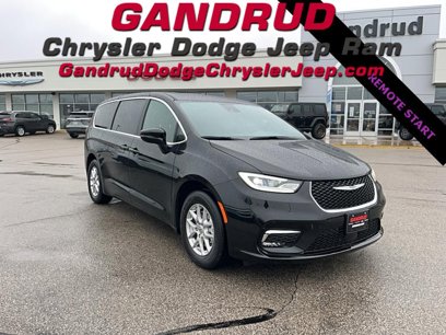 New 2025 Chrysler Pacifica Select
