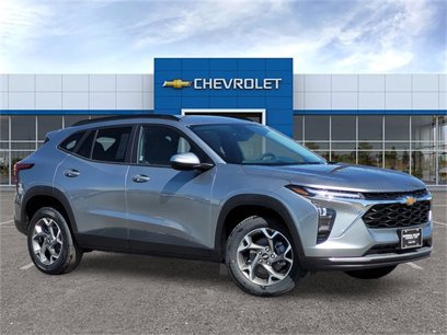 New 2025 Chevrolet Trax LT w/ LPO, Blackout Package