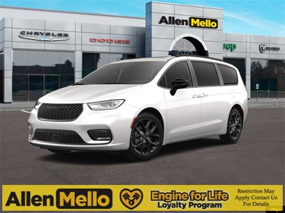 New 2024 Chrysler Pacifica Limited w/ S Appearance Package