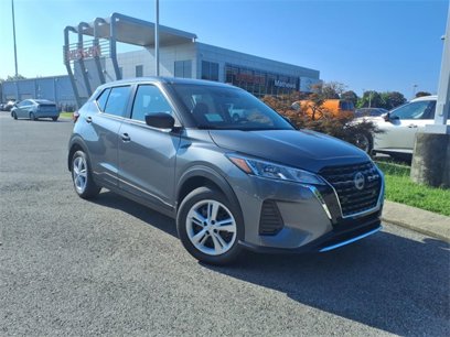 New 2025 Nissan Kicks Play S