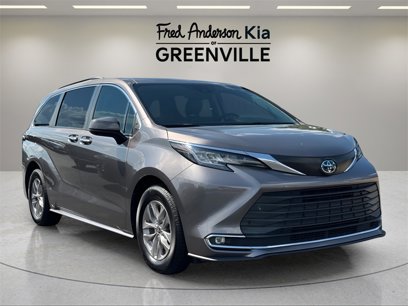 Used 2022 Toyota Sienna XLE