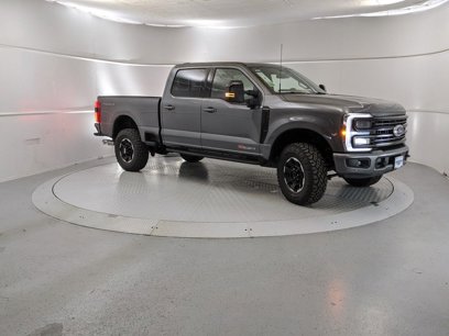 New 2025 Ford F250 4x4 Crew Cab Super Duty