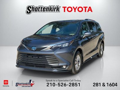 Certified 2025 Toyota Sienna XLE