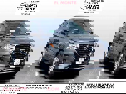 New 2025 Nissan Kicks Play S