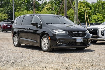 Used 2023 Chrysler Pacifica Touring-L