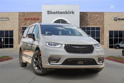 New 2025 Chrysler Pacifica Limited