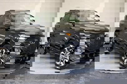 New 2025 Audi Q6 e-tron Premium