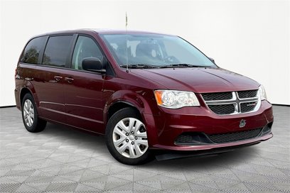 Used 2018 Dodge Grand Caravan SE w/ UConnect Hands-Free Group