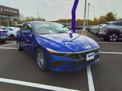 New 2025 Hyundai Elantra SE