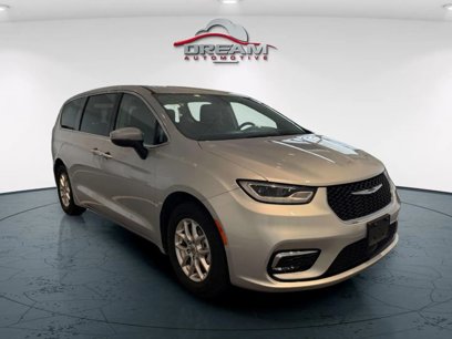 Used 2023 Chrysler Pacifica Touring-L