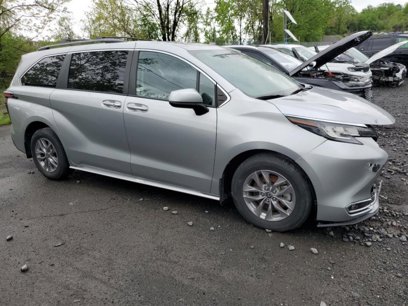 Used 2022 Toyota Sienna XLE