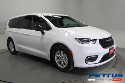 New 2025 Chrysler Pacifica Select
