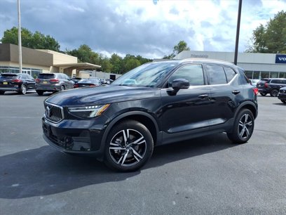 Used 2025 Volvo XC40 B5 Core