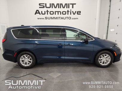 New 2025 Chrysler Pacifica Select