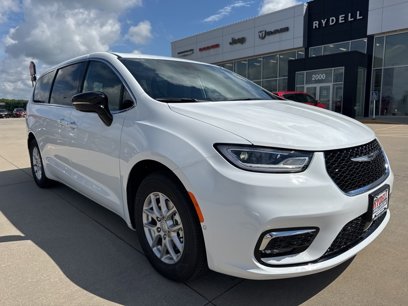 New 2026 Chrysler Pacifica Select