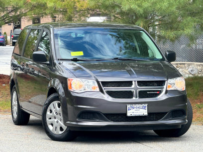 Used 2019 Dodge Grand Caravan SE w/ UConnect Hands-Free Group