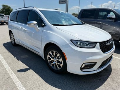 Used 2024 Chrysler Pacifica Pinnacle
