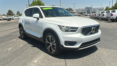 Used 2022 Volvo XC40 T4 Inscription w/ Advanced Package