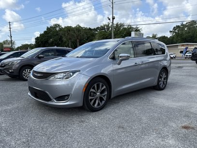 Used 2017 Chrysler Pacifica Limited w/ UConnect Theater Package
