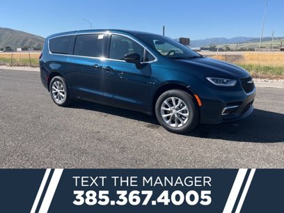 New 2025 Chrysler Pacifica Select
