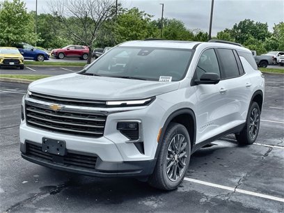 New 2025 Chevrolet Traverse LT w/ Sun and Wheel Package