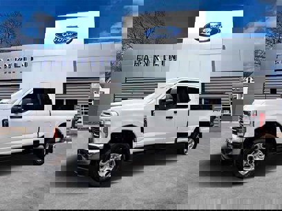 New 2025 Ford F250 XLT w/ FX4 Off-Road Package