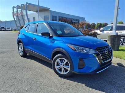 New 2025 Nissan Kicks Play S