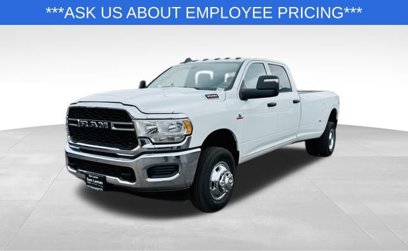 New 2024 RAM 3500 Tradesman w/ Chrome Appearance Group