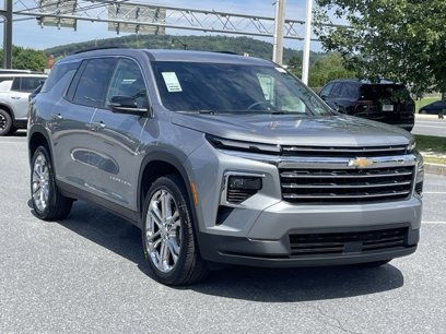 New 2025 Chevrolet Traverse LT w/ Driver Confidence Package