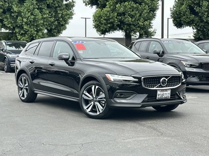 Certified 2025 Volvo V60 B5 Cross Country Plus w/ Protection Package Premier