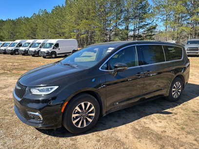 New 2025 Chrysler Pacifica Select