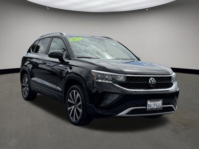 Used 2023 Volkswagen Taos SE w/ Panoramic Sunroof Package