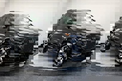 New 2025 Audi Q6 e-tron Premium Plus
