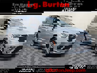 Certified 2023 Chrysler Pacifica Touring-L