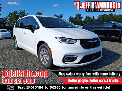 New 2025 Chrysler Pacifica Select