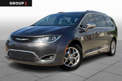 Used 2017 Chrysler Pacifica Limited w/ UConnect Theater Package