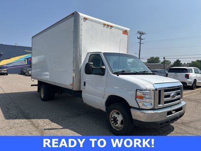 Used 2016 Ford E-450 and Econoline 450 Super Duty w/ Exterior Upgrade Package