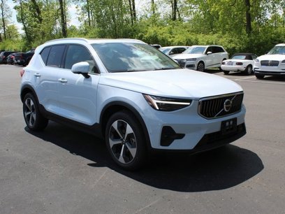 New 2025 Volvo XC40 B5 Plus w/ Protection Package Premier