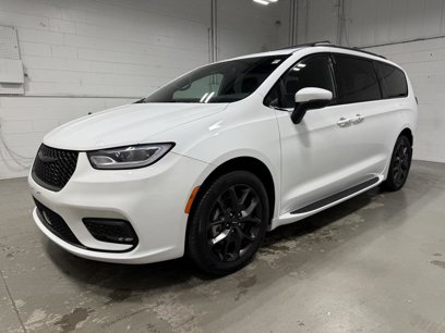 Used 2023 Chrysler Pacifica Touring-L w/ S Appearance Package