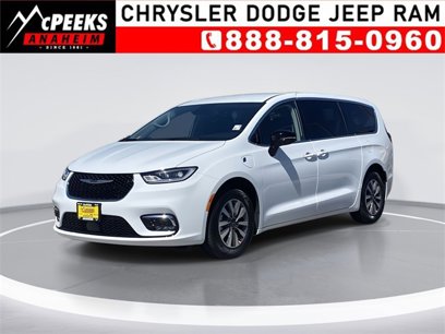New 2024 Chrysler Pacifica Select