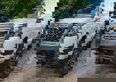 New 2025 Nissan Frontier SV