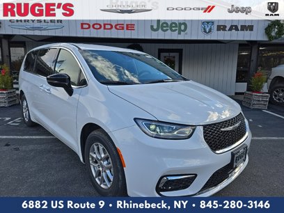New 2025 Chrysler Pacifica Select